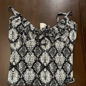 i’m selling this black and white snake print tangtop
